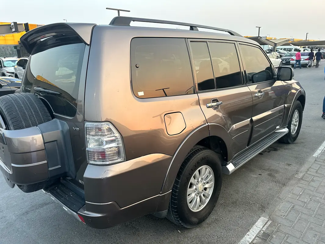 MITSUBISHI Pajero GLX 2013 - photo 4 - Import Émirats | International Cars