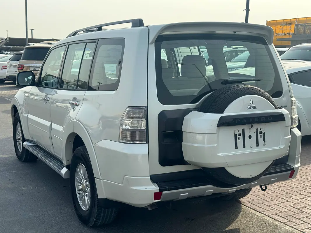 MITSUBISHI Pajero GLS 2010 - photo 11 - Import Émirats | International Cars