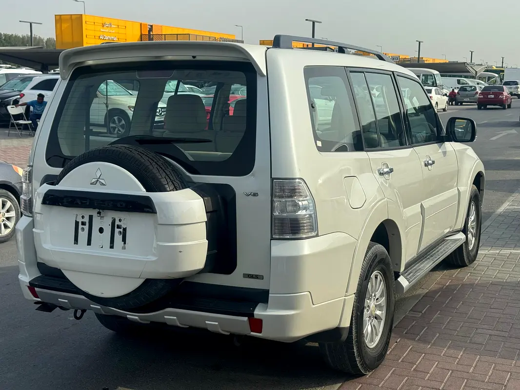 MITSUBISHI Pajero GLS 2010 - photo 12 - Import Émirats | International Cars