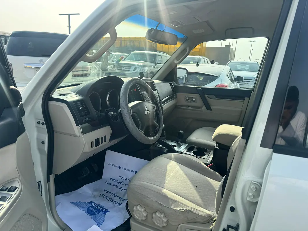 MITSUBISHI Pajero GLS 2010 - photo 3 - Import Émirats | International Cars