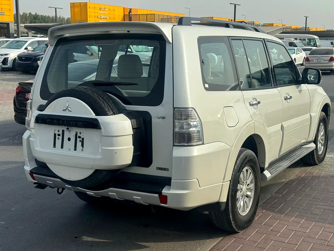 MITSUBISHI Pajero GLS 2010 - photo 6 - Import Émirats | International Cars