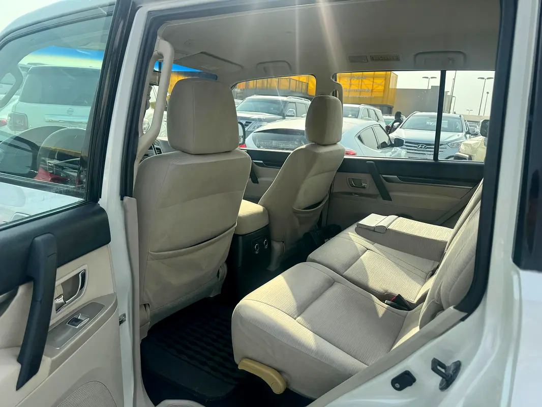 MITSUBISHI Pajero GLS 2010 - photo 9 - Import Émirats | International Cars