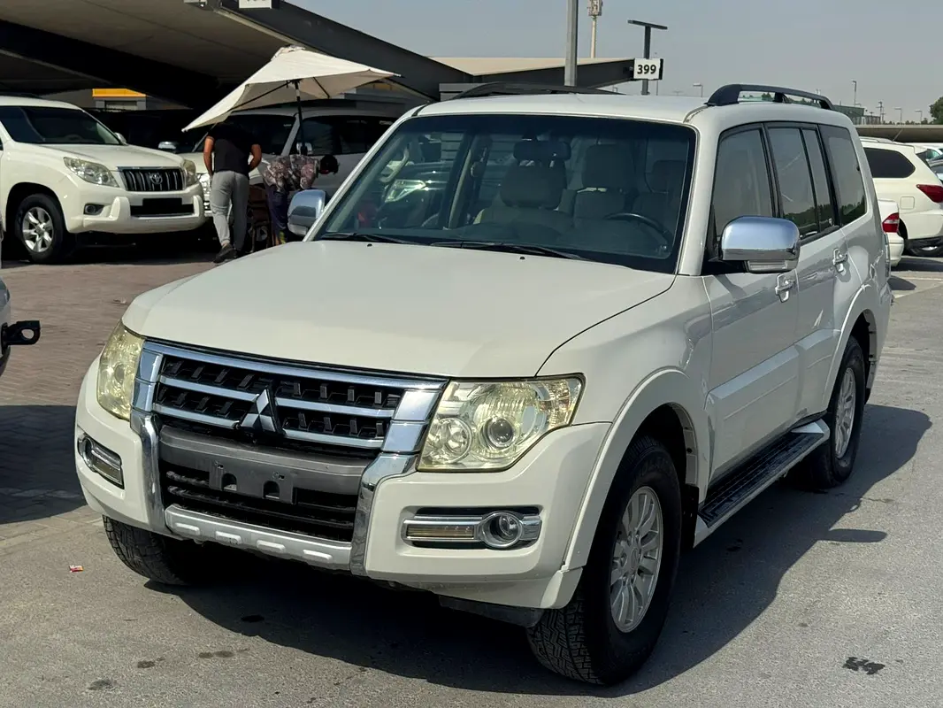 MITSUBISHI Pajero GLS 2015 - photo 2 - Import Émirats | International Cars