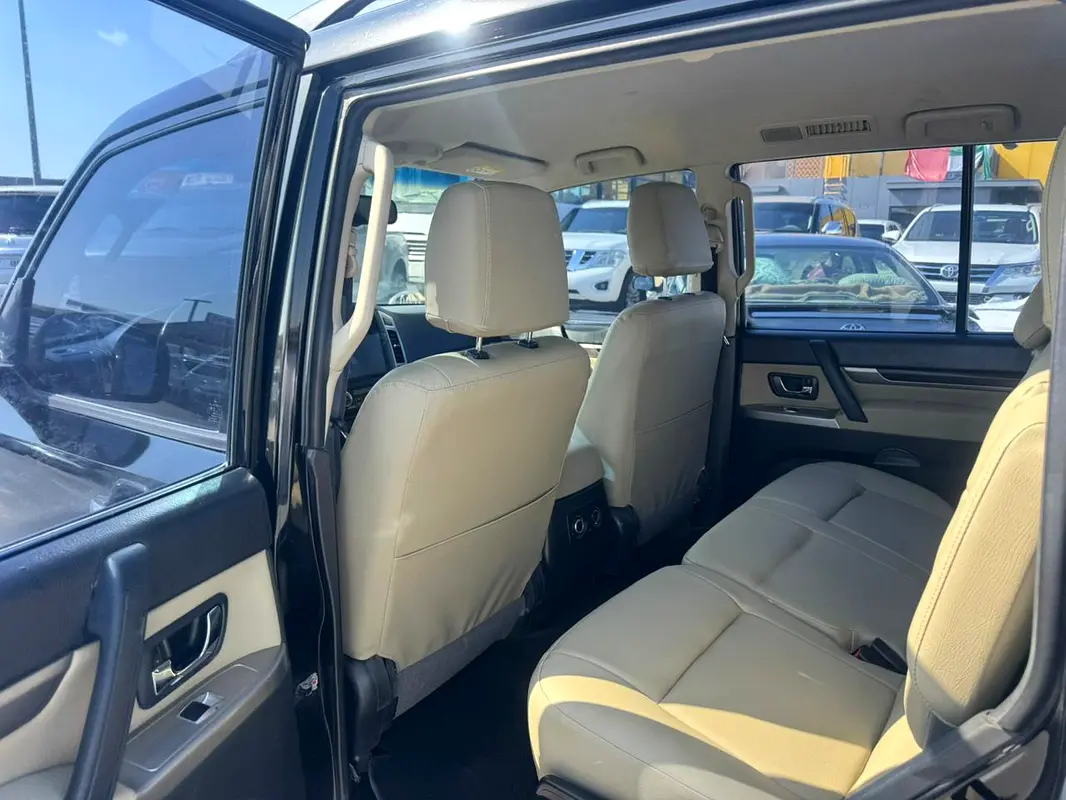 MITSUBISHI Pajero GLS 2015 - photo 2 - Import Émirats | International Cars