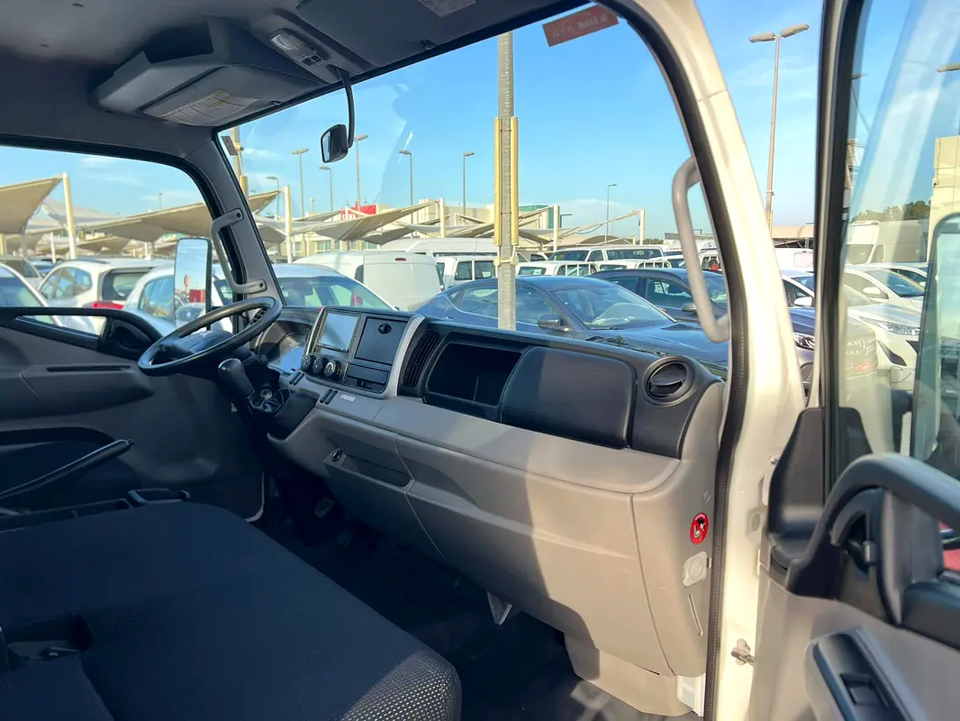 MITSUBISHI Canter Other 2025 - photo 9 - Import Émirats | International Cars