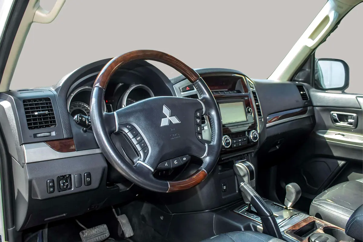 MITSUBISHI Pajero GLS 2018 - photo 10 - Import Émirats | International Cars