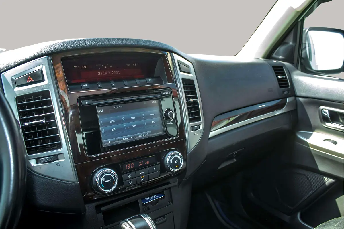 MITSUBISHI Pajero GLS 2018 - photo 11 - Import Émirats | International Cars