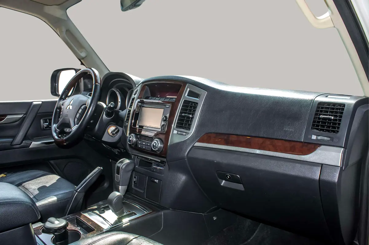 MITSUBISHI Pajero GLS 2018 - photo 9 - Import Émirats | International Cars