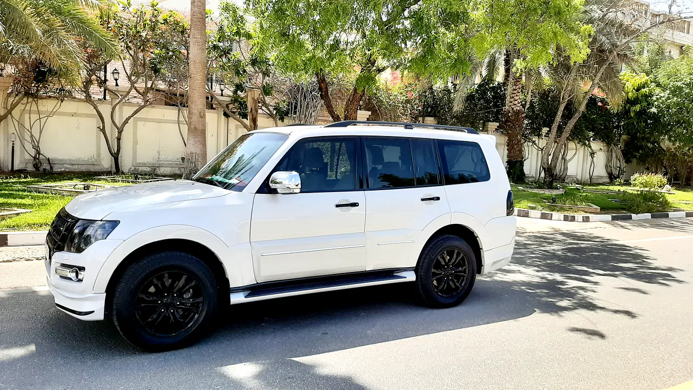 MITSUBISHI Pajero GLS Top 5 Door 2020 - photo 5 - Import Émirats | International Cars