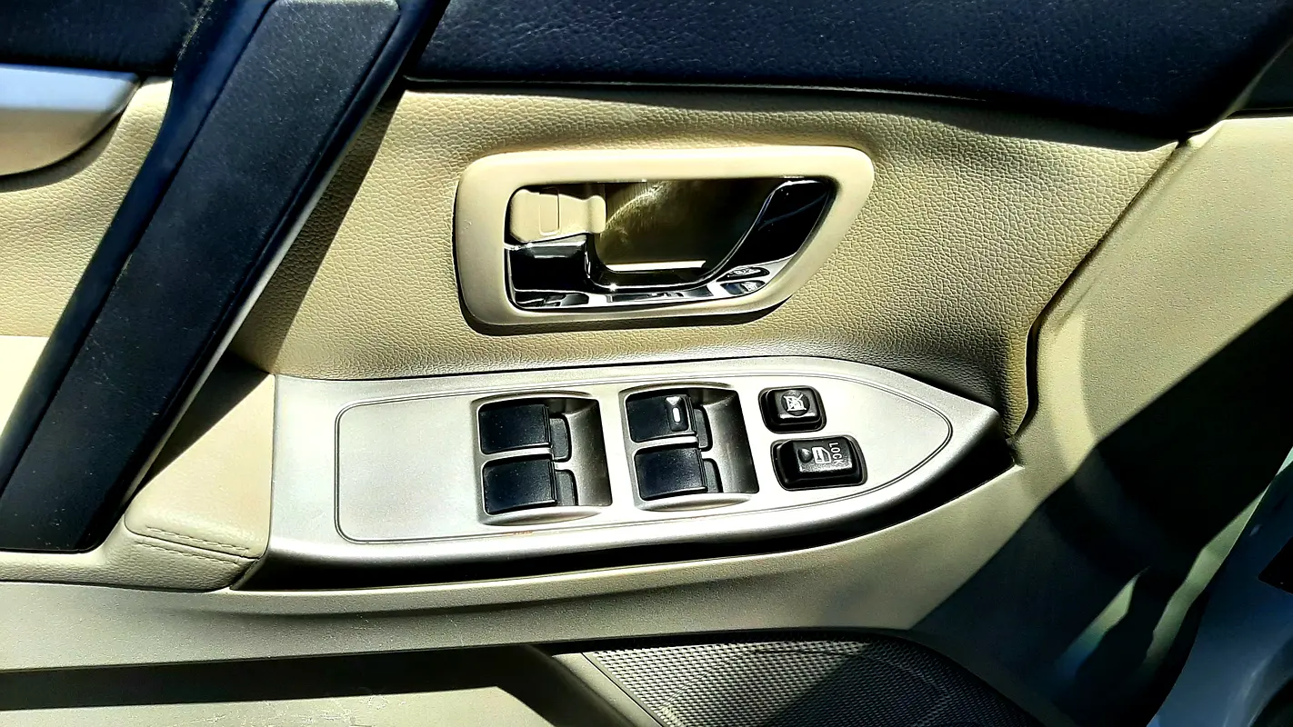MITSUBISHI Pajero GLS Top 5 Door 2020 - photo 12 - Import Émirats | International Cars