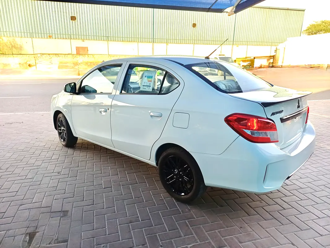 MITSUBISHI Attrage Signature Edition 2025 - photo 4 - Import Émirats | International Cars