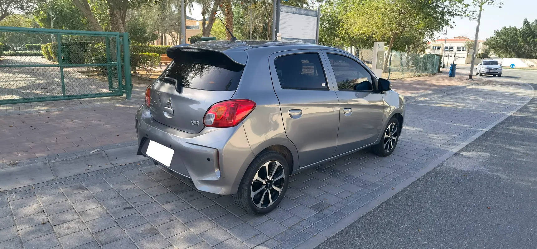 MITSUBISHI Mirage GLX 2021 - photo 5 - Import Émirats | International Cars