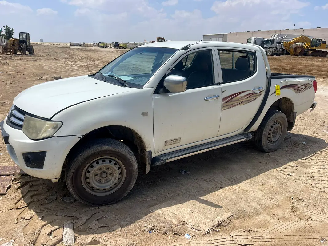 MITSUBISHI L200 4X4 2015 - photo 2 - Import Émirats | International Cars