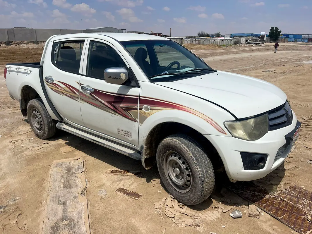 MITSUBISHI L200 4X4 2015 - photo 3 - Import Émirats | International Cars