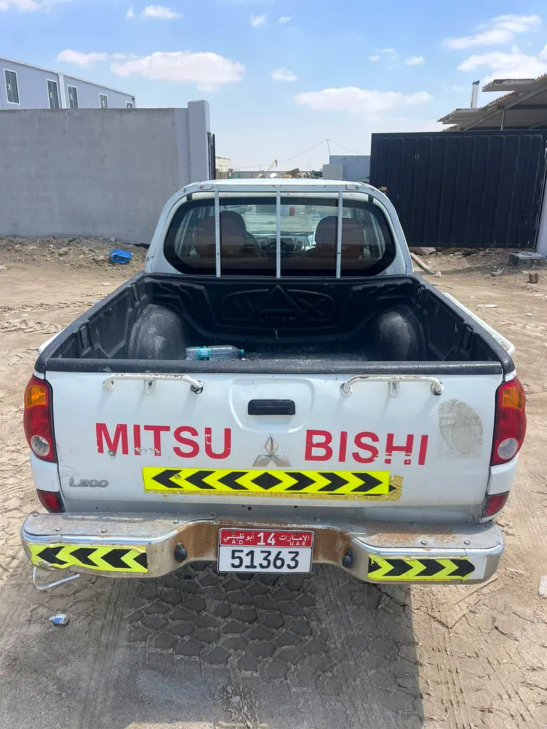 MITSUBISHI L200 4X4 2015 - photo 4 - Import Émirats | International Cars