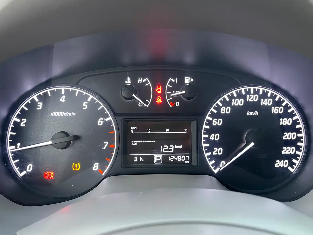 NISSAN Sentra SV 2018 - photo 11 - Import Émirats | International Cars