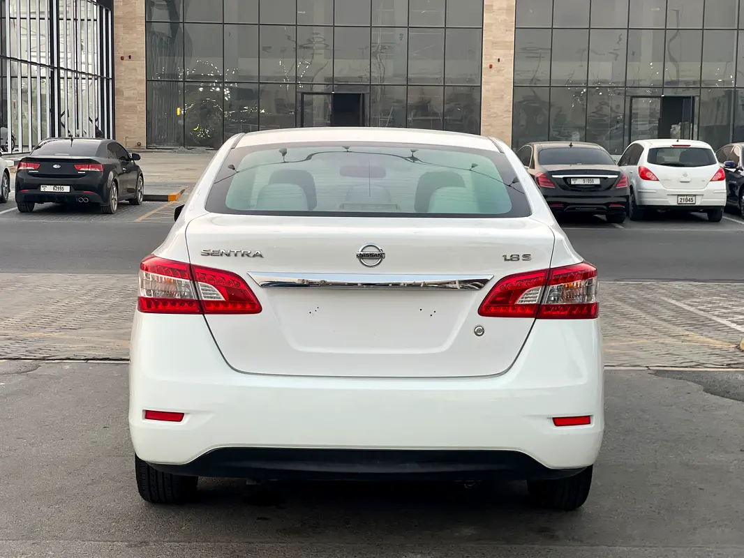 NISSAN Sentra SV 2018 - photo 4 - Import Émirats | International Cars