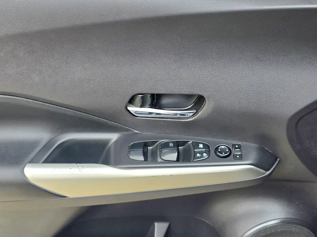 NISSAN Kicks SL 2017 - photo 11 - Import Émirats | International Cars