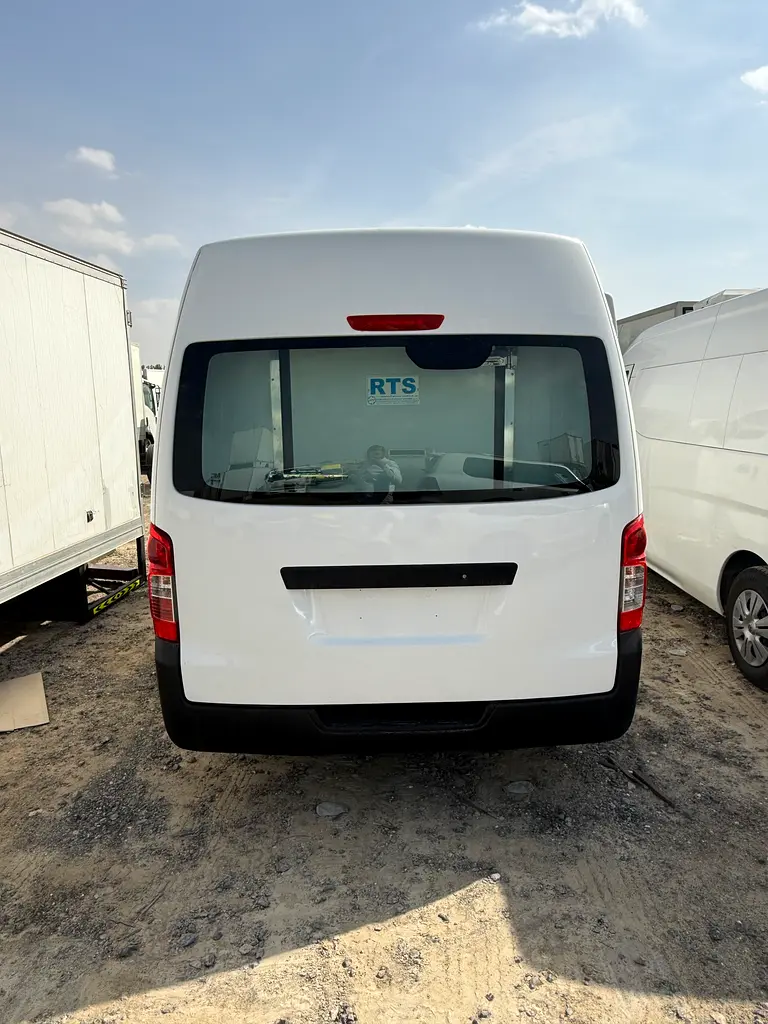 NISSAN Urvan NV350 2020 - photo 9 - Import Émirats | International Cars