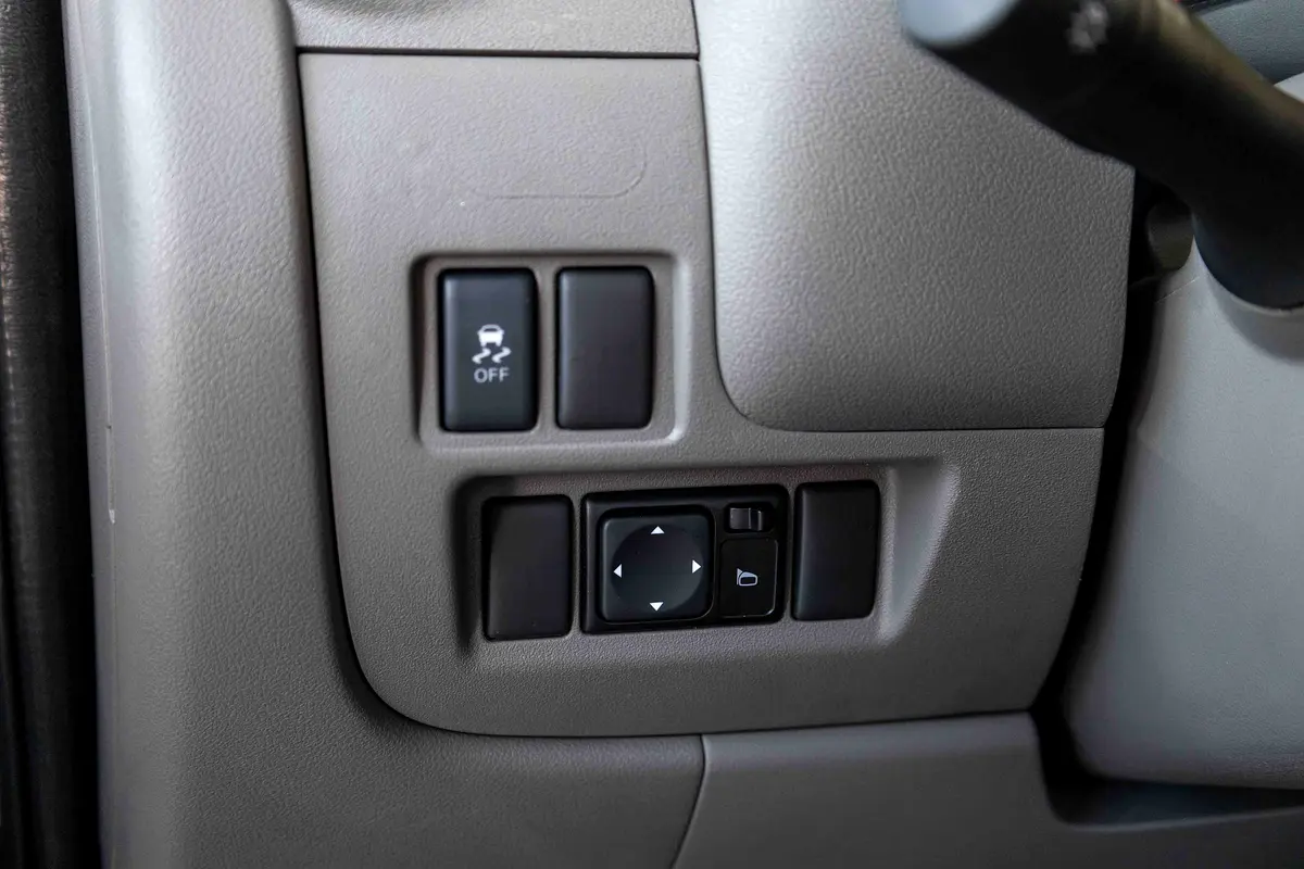 NISSAN Sunny SV 2025 - photo 10 - Import Émirats | International Cars