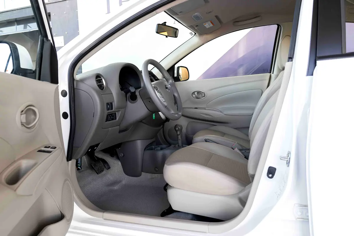 NISSAN Sunny SV 2025 - photo 8 - Import Émirats | International Cars