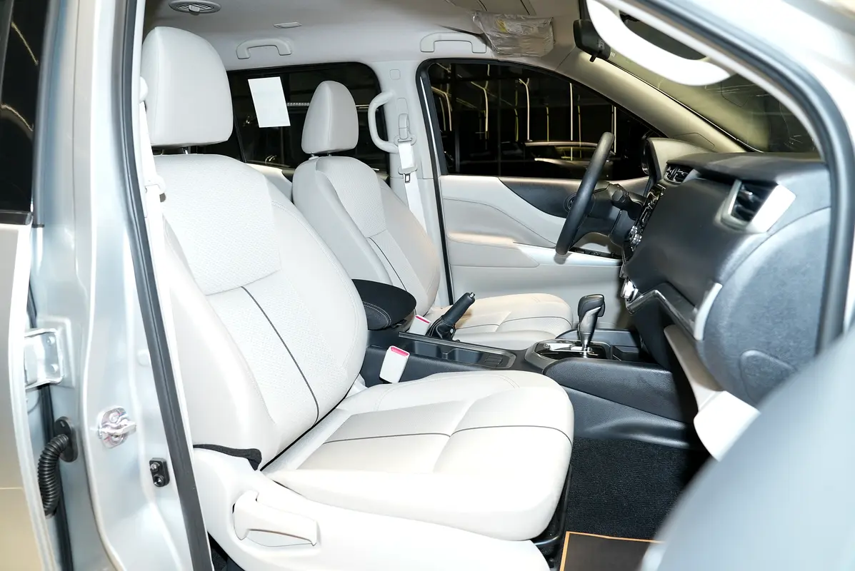 NISSAN Xterra SE 2023 - photo 12 - Import Émirats | International Cars