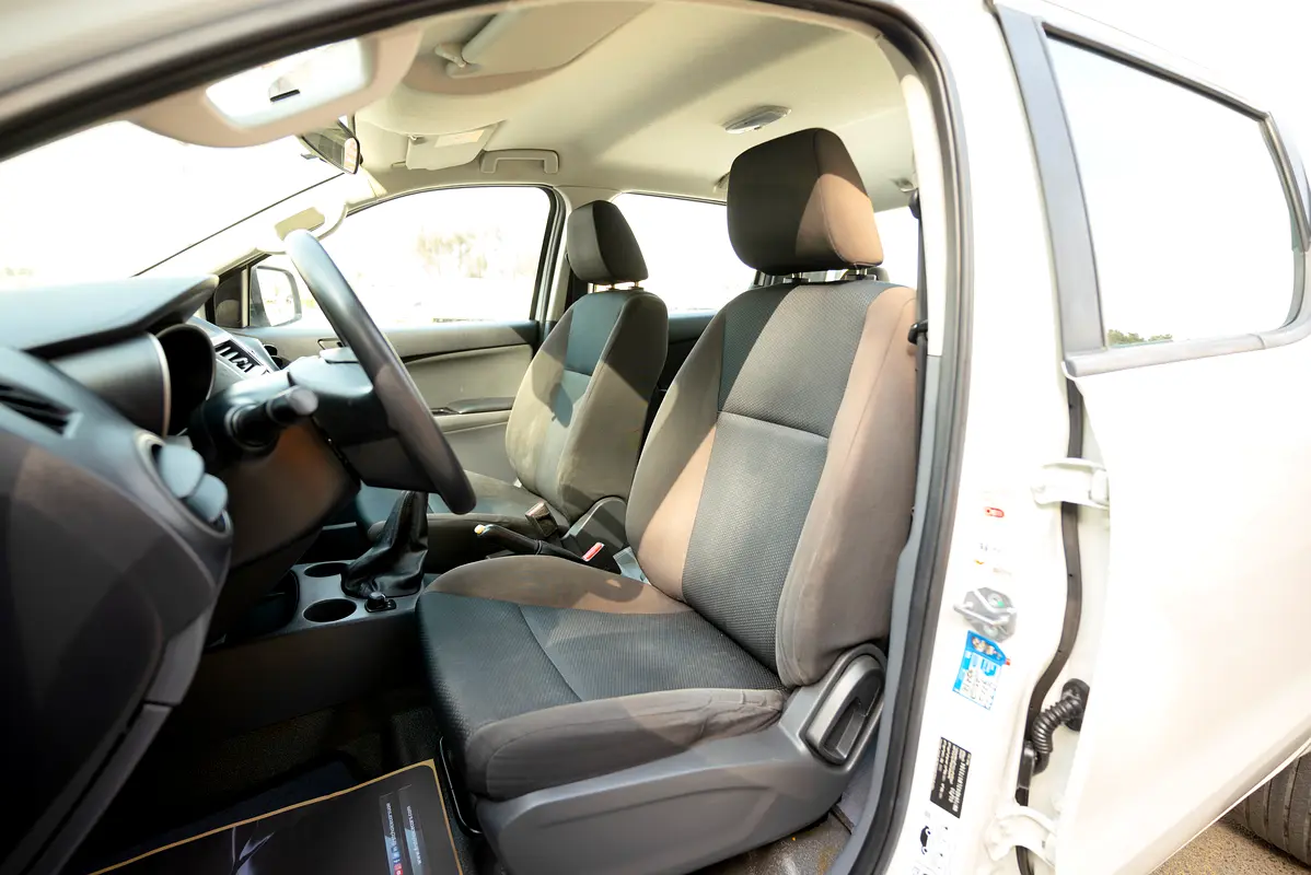 NISSAN Navara Other 2020 - photo 10 - Import Émirats | International Cars