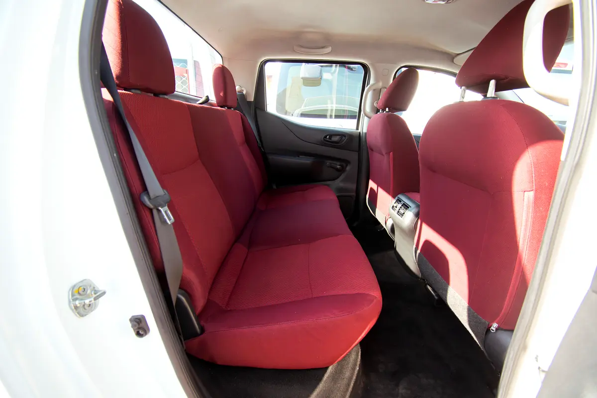 NISSAN Navara SE 2022 - photo 11 - Import Émirats | International Cars