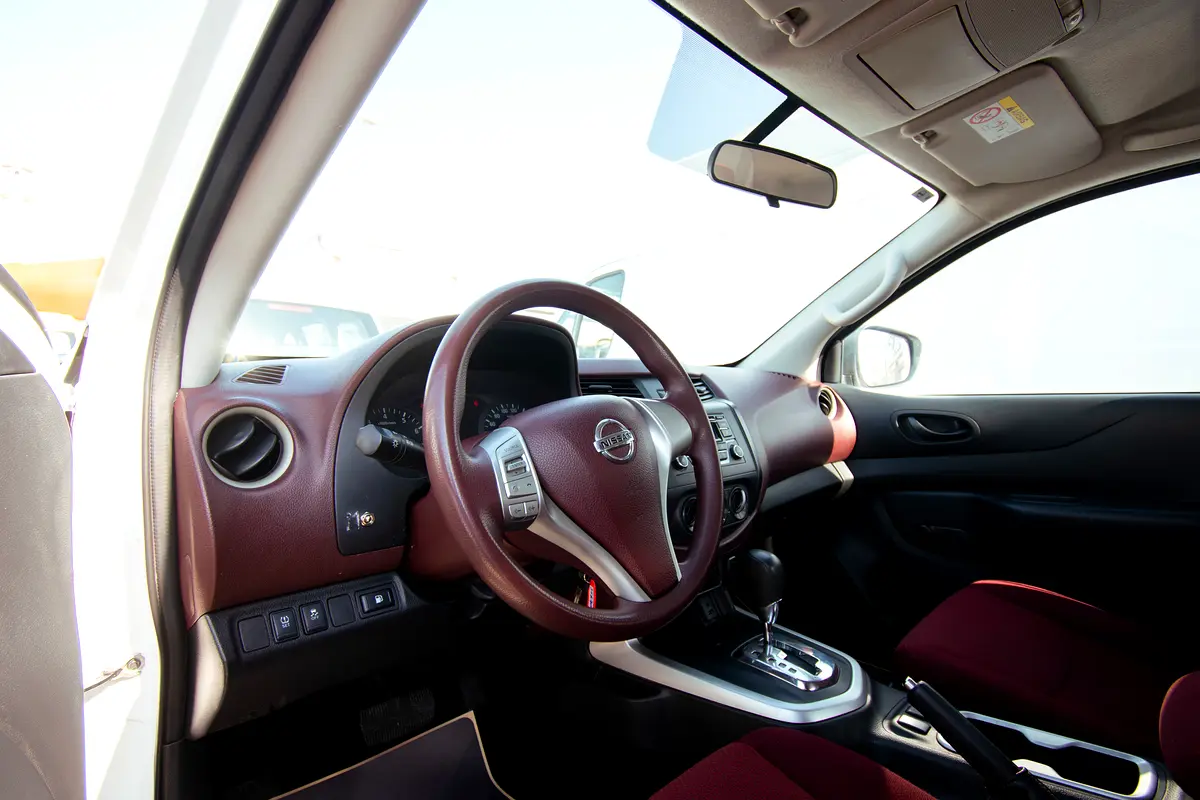 NISSAN Navara SE 2022 - photo 12 - Import Émirats | International Cars