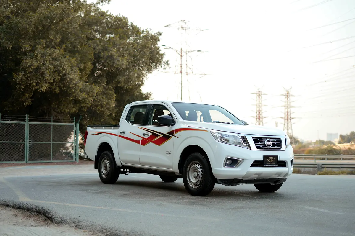 NISSAN Navara SE 2022 - photo 2 - Import Émirats | International Cars