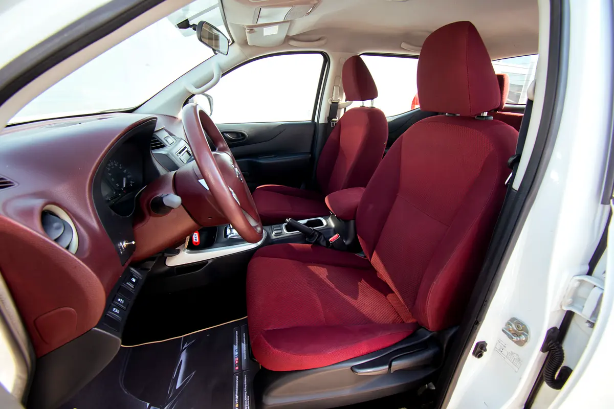 NISSAN Navara SE 2022 - photo 9 - Import Émirats | International Cars