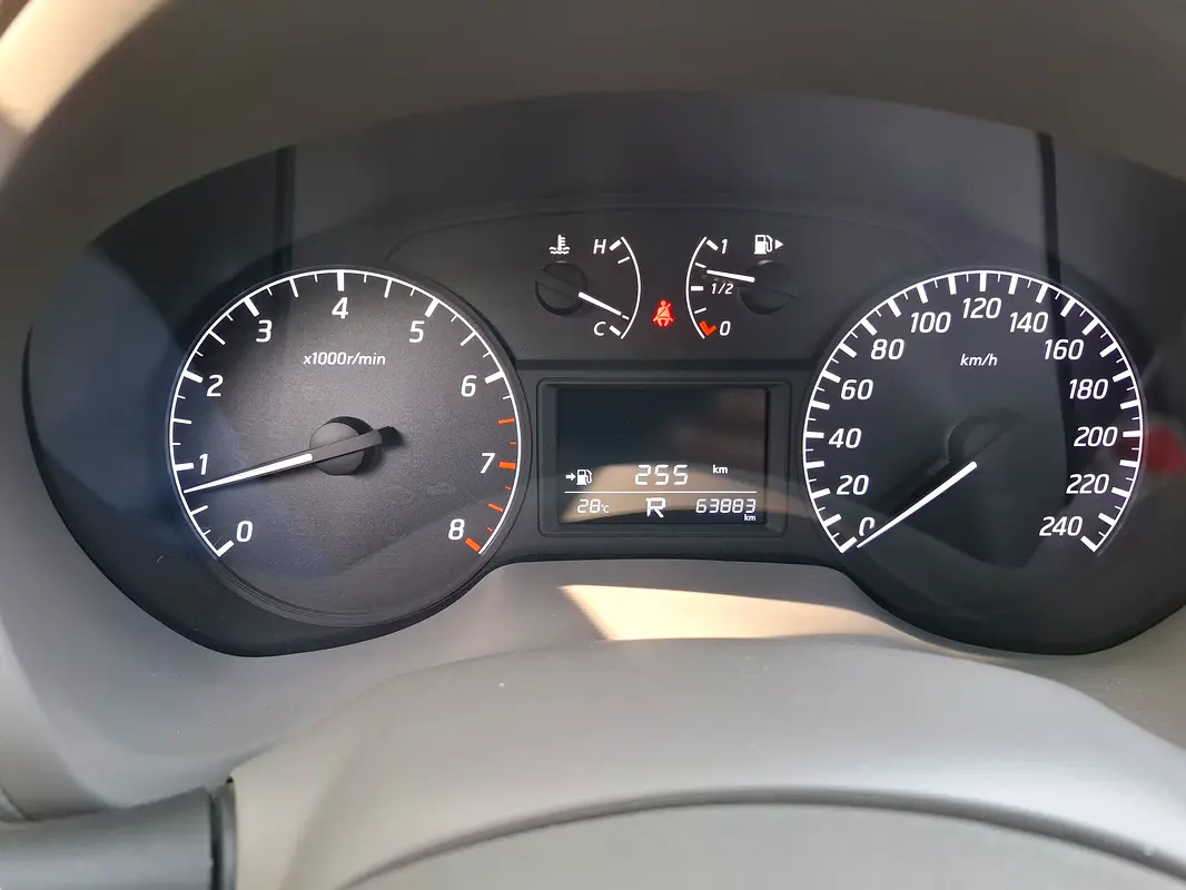 NISSAN Sentra SV Sport 2019 - photo 12 - Import Émirats | International Cars