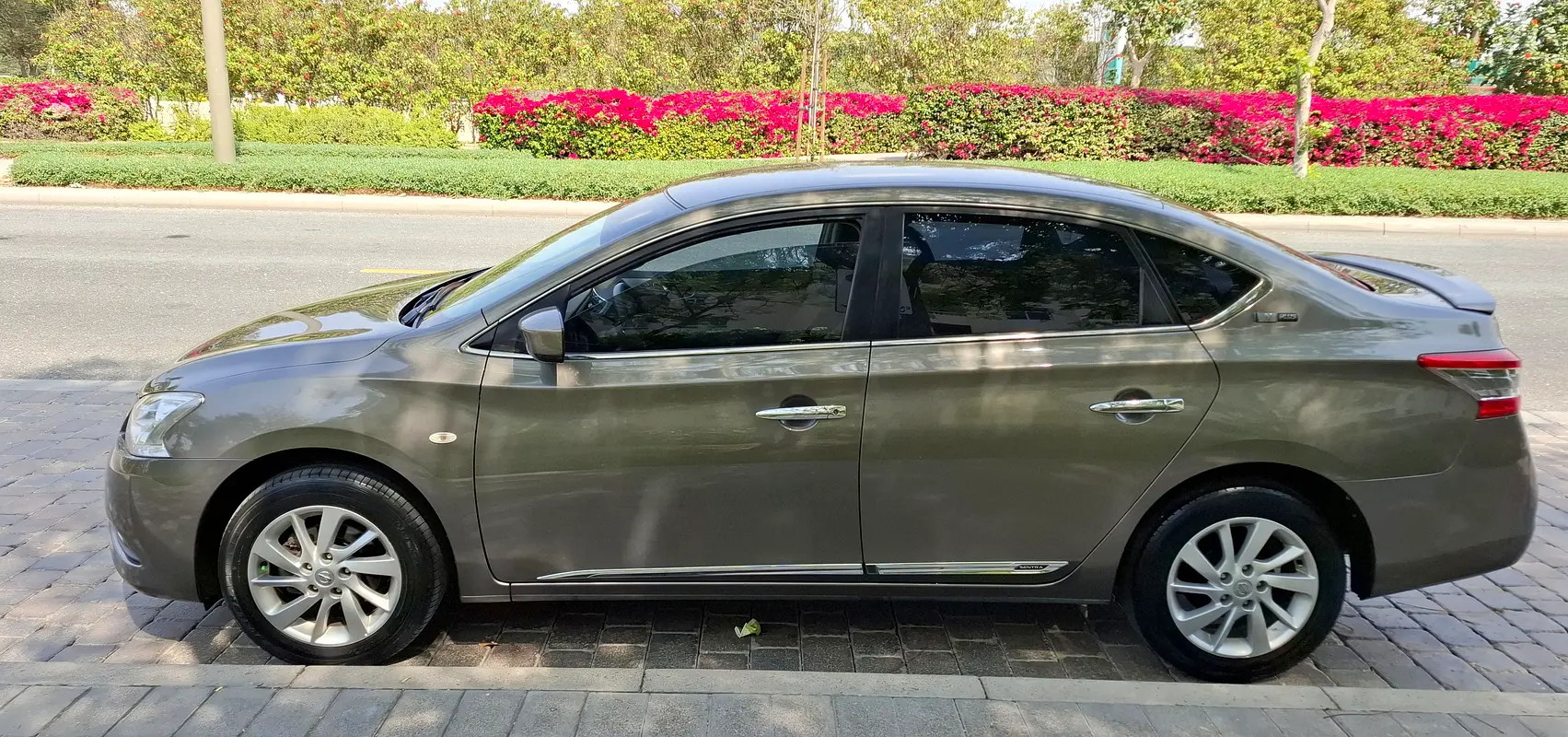 NISSAN Sentra SV Sport 2019 - photo 2 - Import Émirats | International Cars