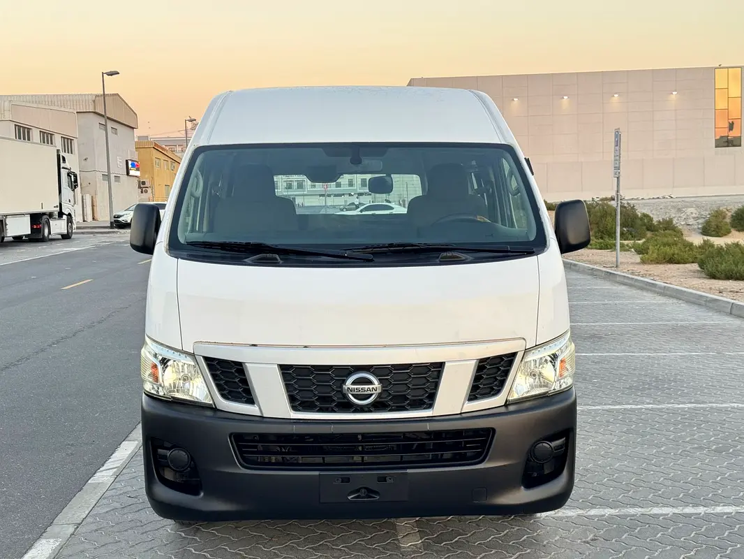 NISSAN Urvan NV350 2015 - photo 2 - Import Émirats | International Cars