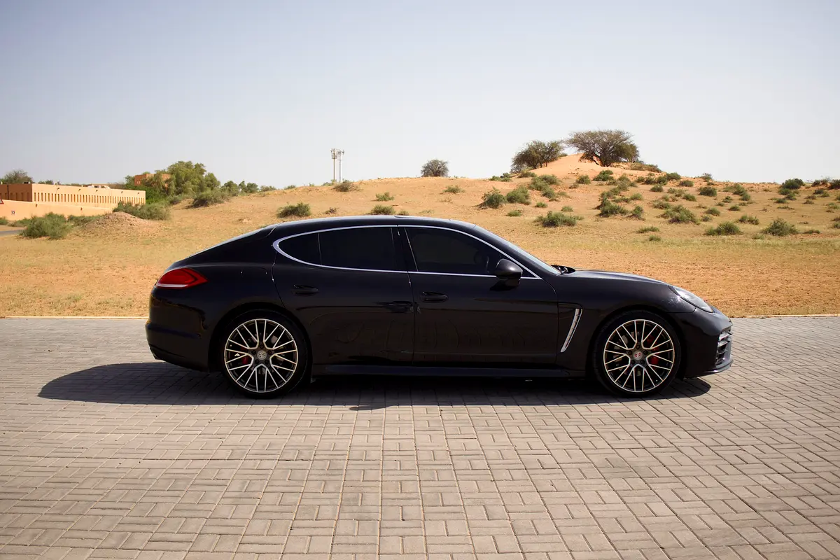 PORSCHE Panamera S 2011 - photo 9 - Import Émirats | International Cars