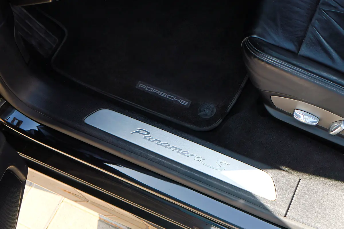 PORSCHE Panamera S 2011 - photo 10 - Import Émirats | International Cars