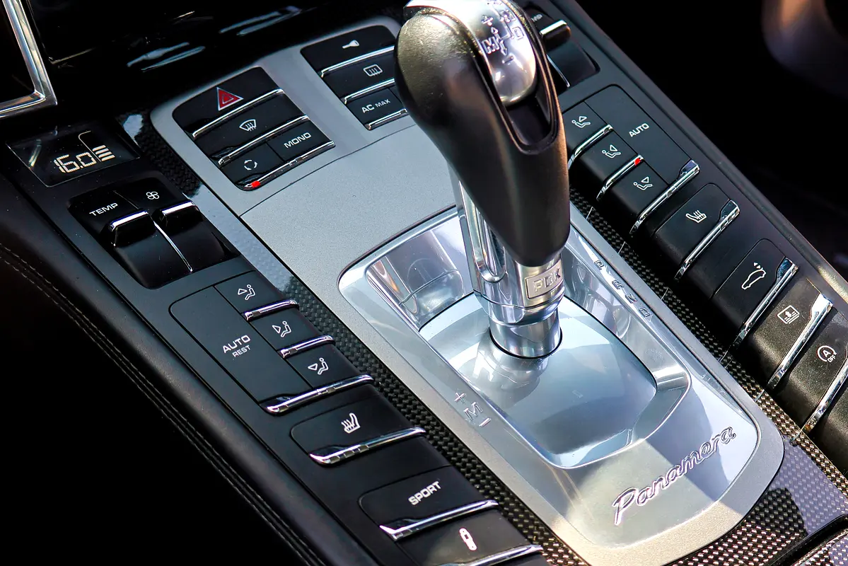 PORSCHE Panamera S 2011 - photo 11 - Import Émirats | International Cars