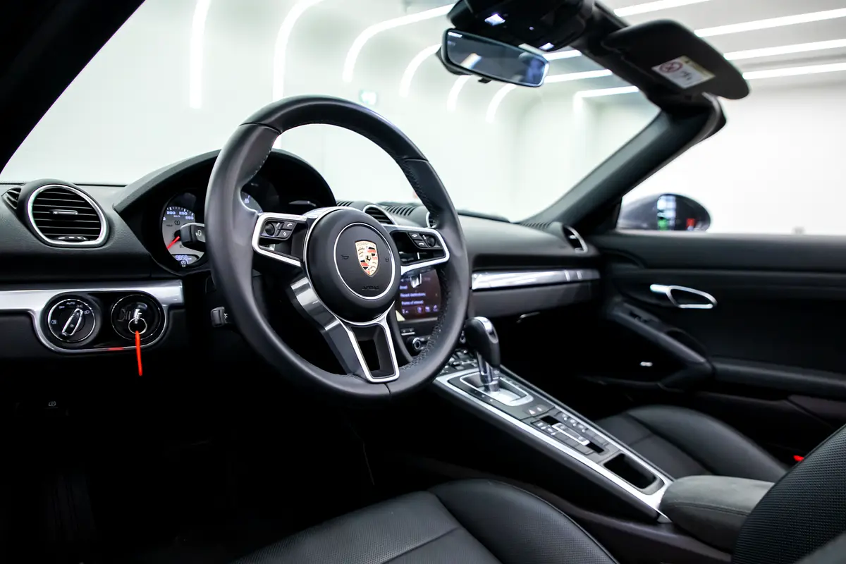 PORSCHE Boxster Standard 2024 - photo 10 - Import Émirats | International Cars