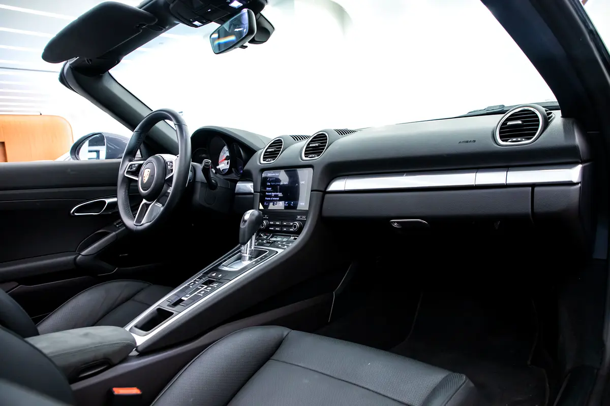 PORSCHE Boxster Standard 2024 - photo 12 - Import Émirats | International Cars