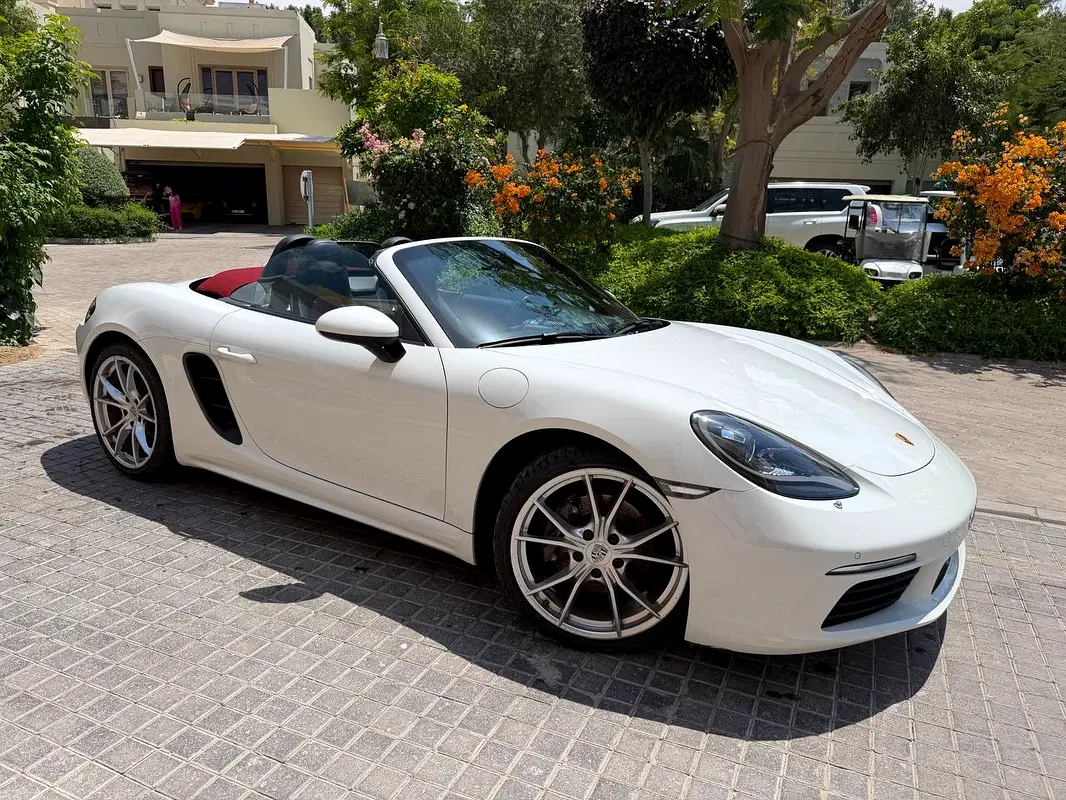 PORSCHE Boxster Spyder 2022 - photo 10 - Import Émirats | International Cars