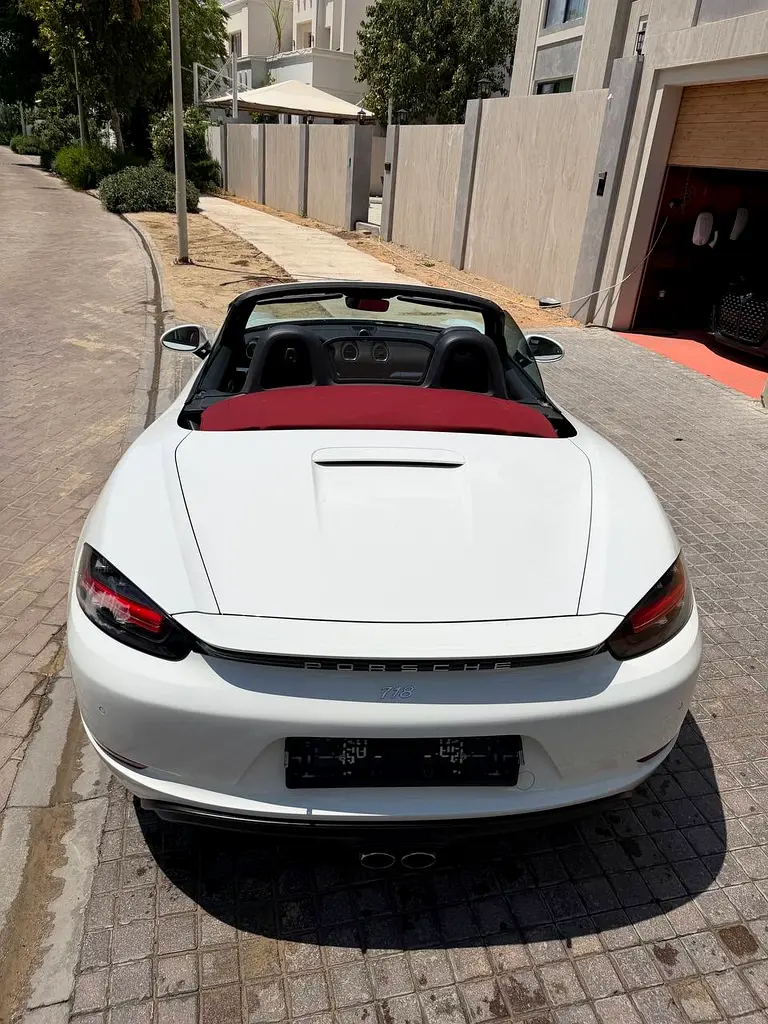 PORSCHE Boxster Spyder 2022 - photo 11 - Import Émirats | International Cars