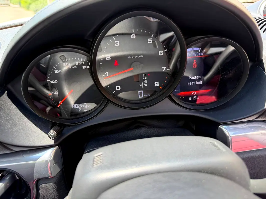 PORSCHE Boxster Spyder 2022 - photo 3 - Import Émirats | International Cars