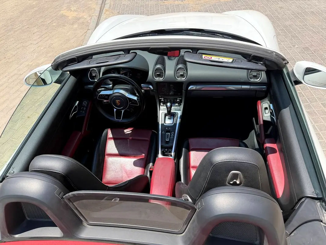 PORSCHE Boxster Spyder 2022 - photo 4 - Import Émirats | International Cars