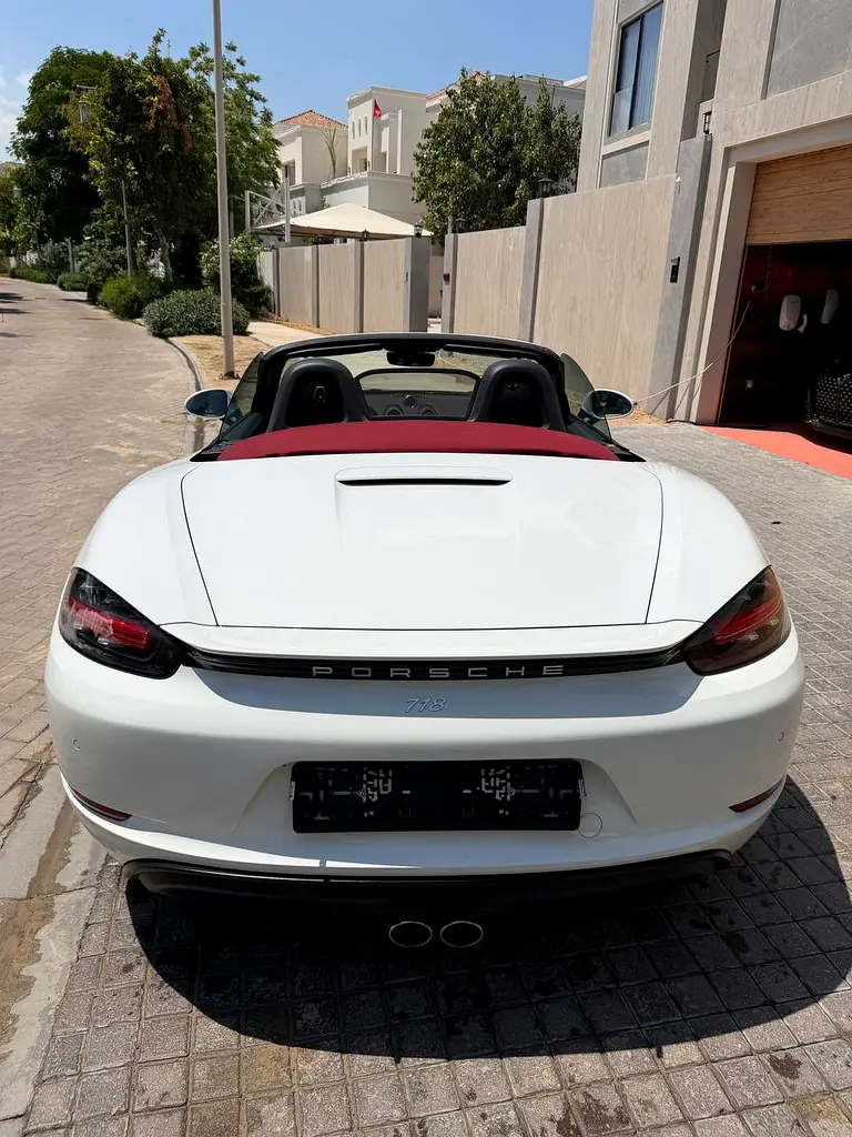 PORSCHE Boxster Spyder 2022 - photo 5 - Import Émirats | International Cars