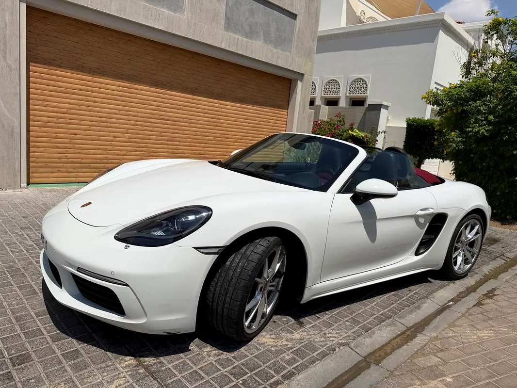 PORSCHE Boxster Spyder 2022 - photo 8 - Import Émirats | International Cars
