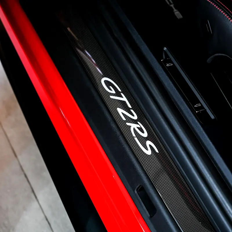 PORSCHE Carrera / 911 GT2 RS Weissach 2018 - photo 11 - Import Émirats | International Cars