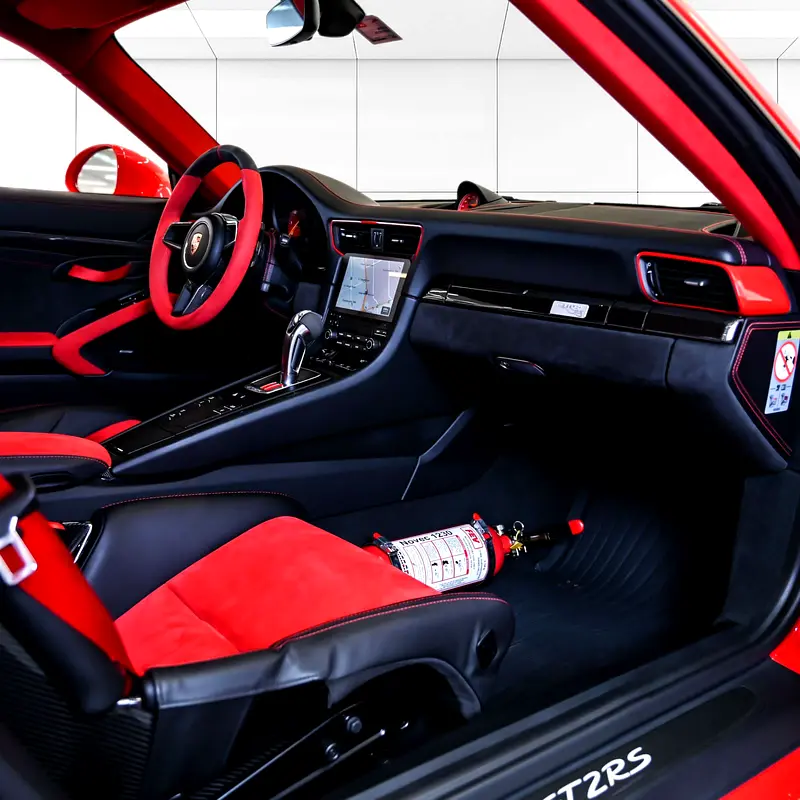 PORSCHE Carrera / 911 GT2 RS Weissach 2018 - photo 12 - Import Émirats | International Cars