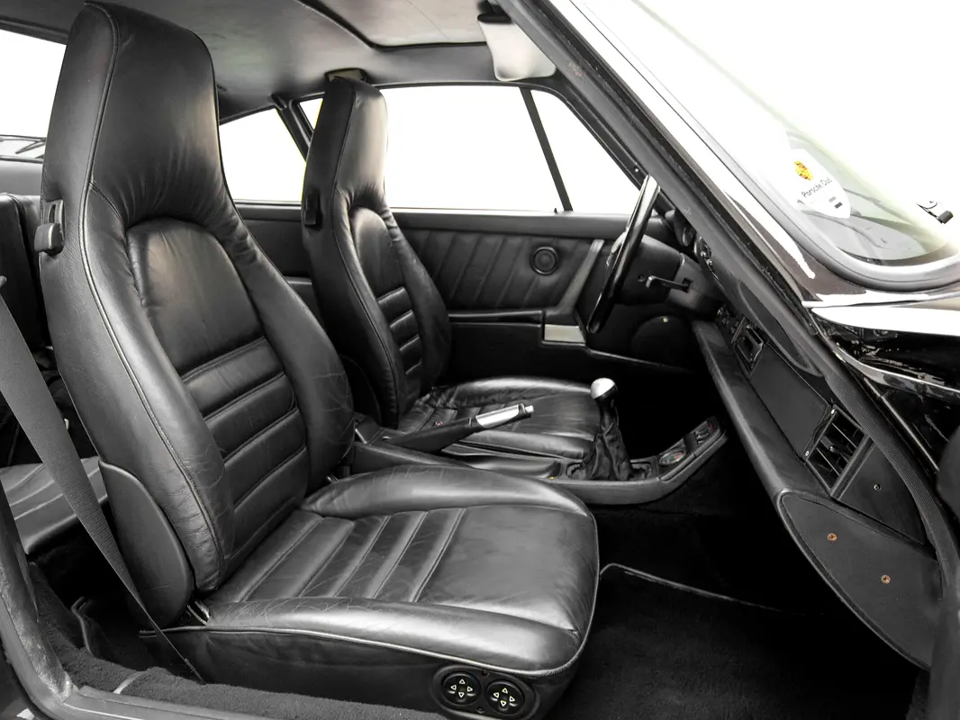 PORSCHE Carrera / 911 Turbo 1993 - photo 11 - Import Émirats | International Cars