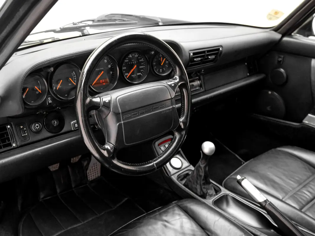 PORSCHE Carrera / 911 Turbo 1993 - photo 8 - Import Émirats | International Cars