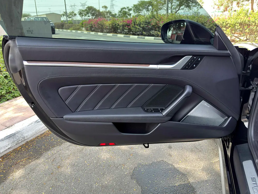 PORSCHE Carrera / 911 Turbo S 2024 - photo 10 - Import Émirats | International Cars